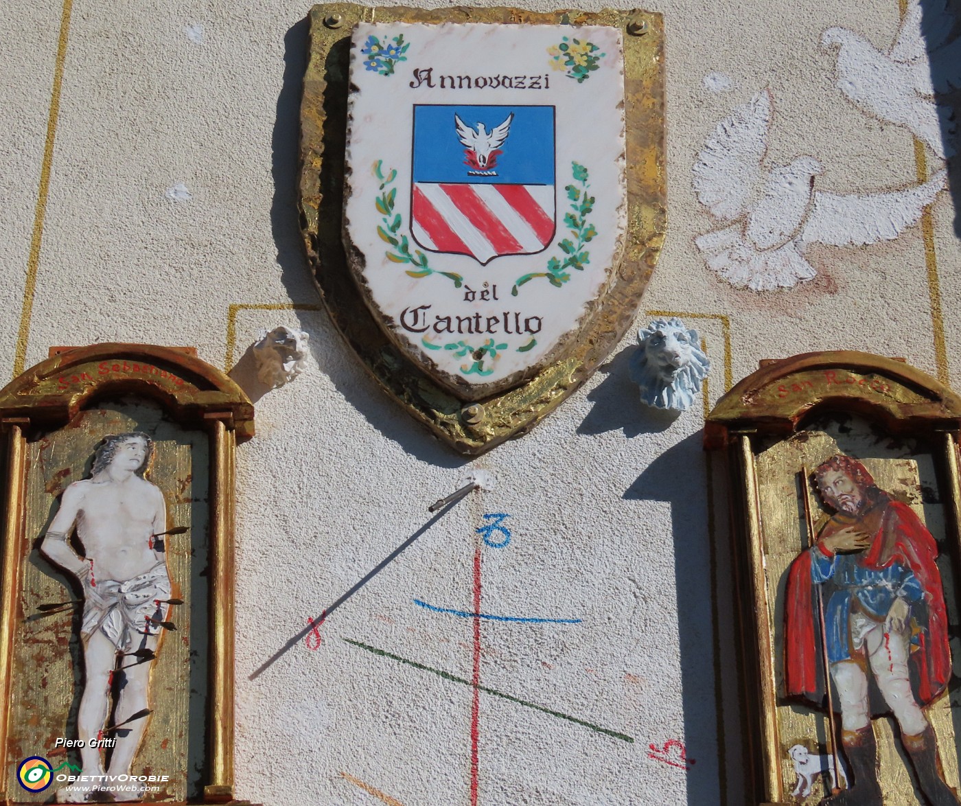 09 Casa Annovazzi con stemma, affresco, meridiana....JPG